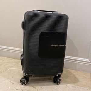 Samsonite Hard Carry On